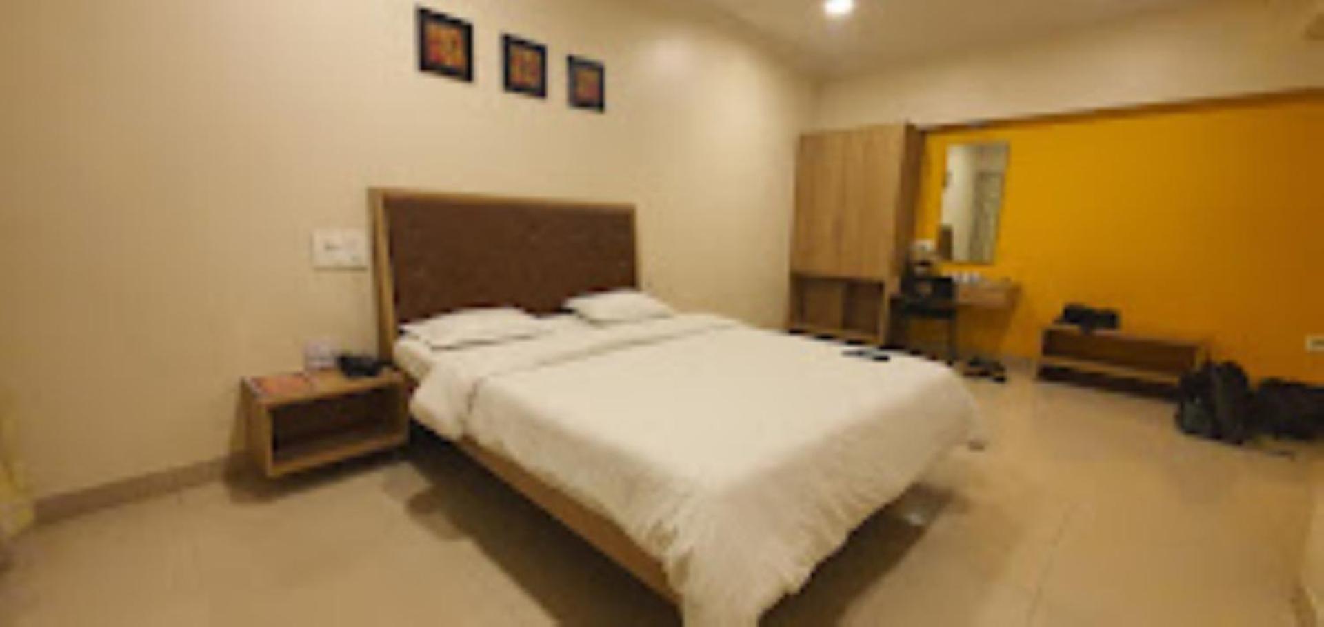 Hotel Maratha Palace,Satara Exterior photo