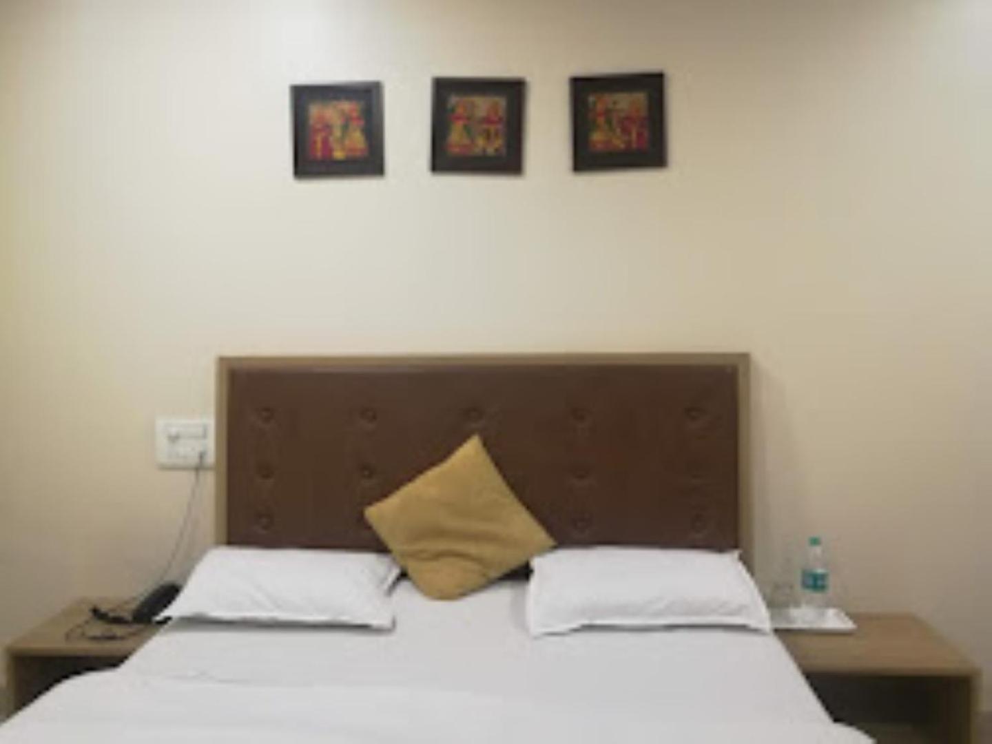Hotel Maratha Palace,Satara Exterior photo