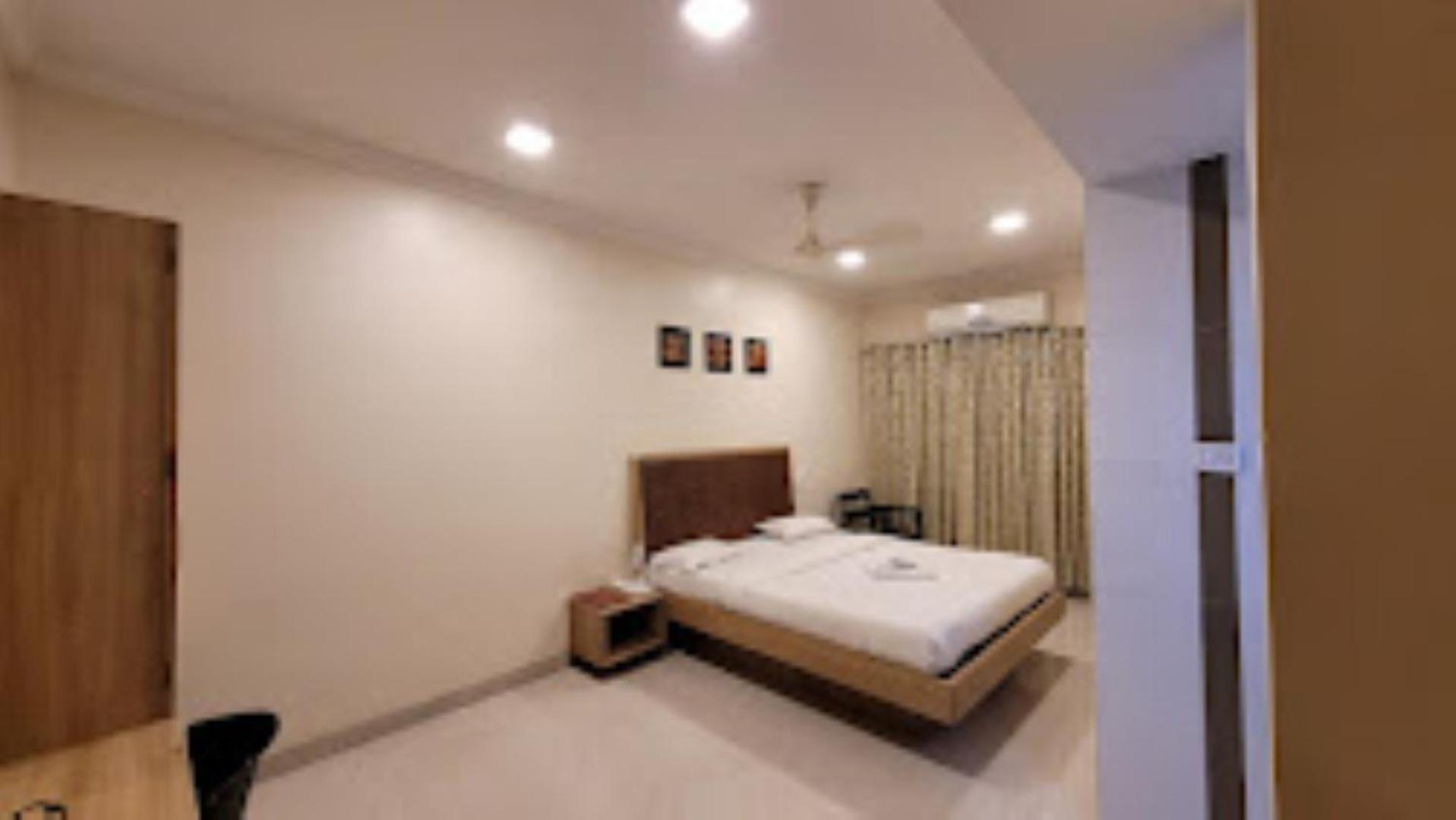 Hotel Maratha Palace,Satara Exterior photo