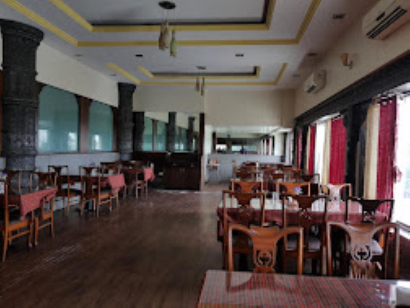 Hotel Maratha Palace,Satara Exterior photo
