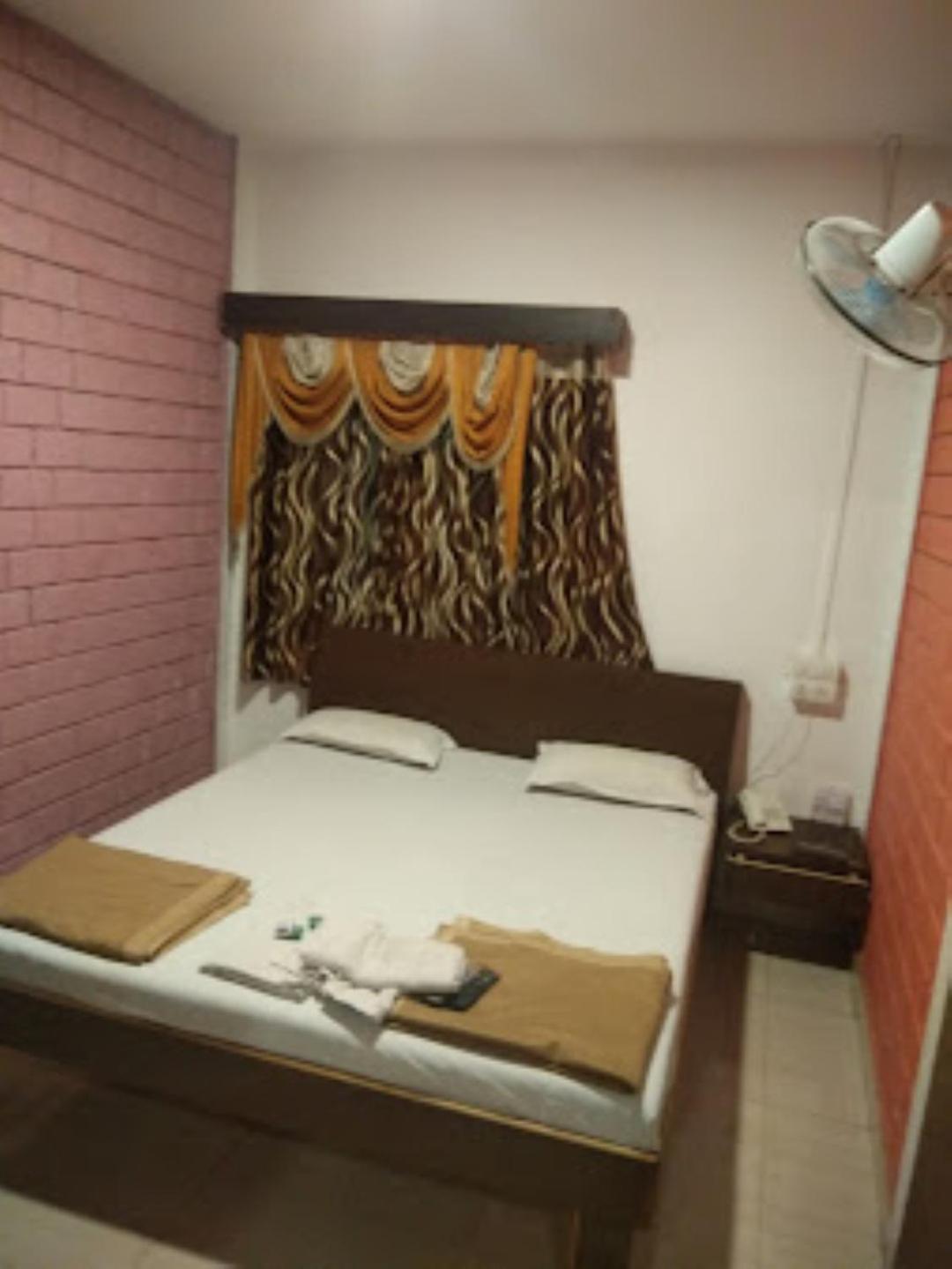 Hotel Maratha Palace,Satara Exterior photo