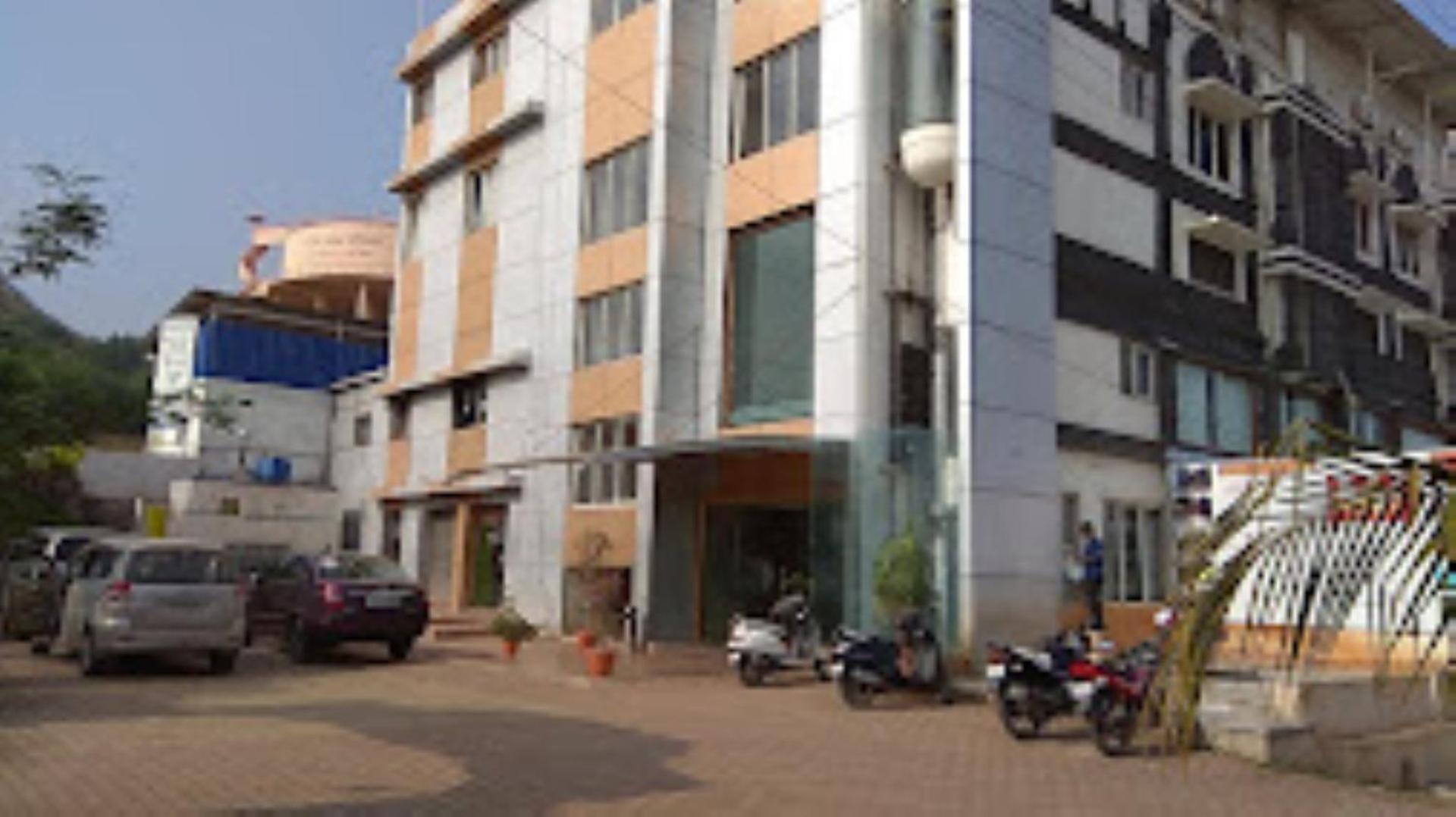 Hotel Maratha Palace,Satara Exterior photo