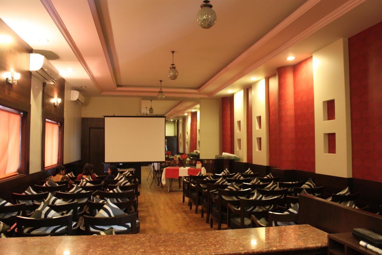 Hotel Maratha Palace,Satara Exterior photo